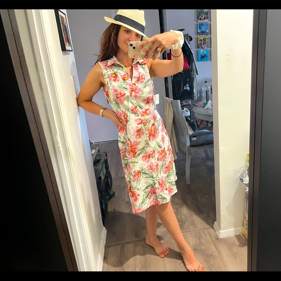 Tahari Dresses & Skirts - Amazing floral linen dress